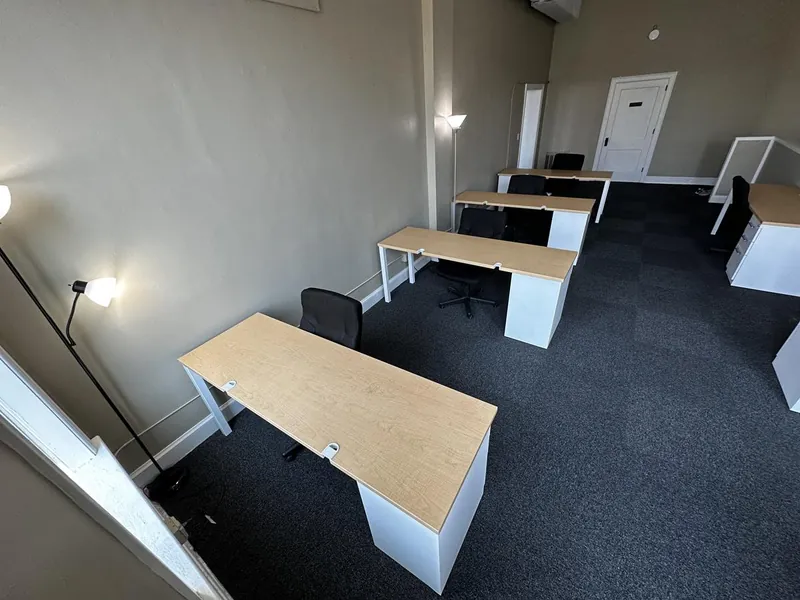 Desks and workstations on the DTX WRX coworking floor